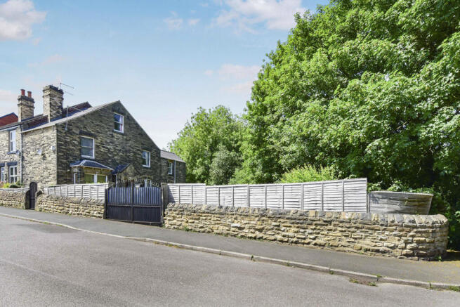4 bed property, in Greengate Road, £250,000
