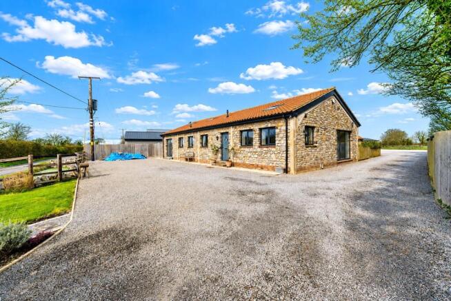 4 bed property, in Duck Lane, £850,000