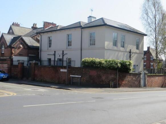 2 bed property, in Sherwood Rise, £1,100,000