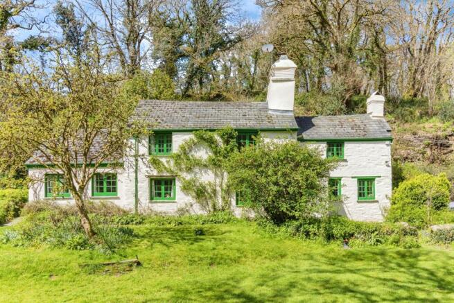 4 bed property, in Bere Alston, £625,000