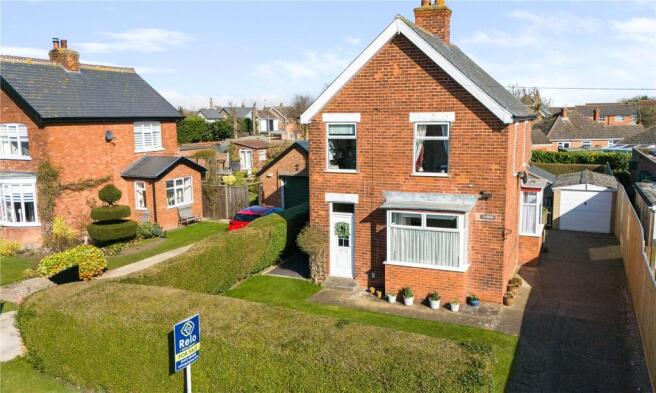 3 bed property, in Town Road, £260,000