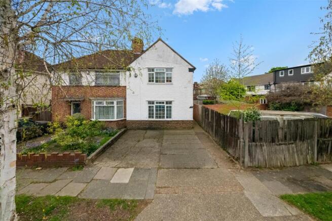3 bed property, in The Alders, £575,000