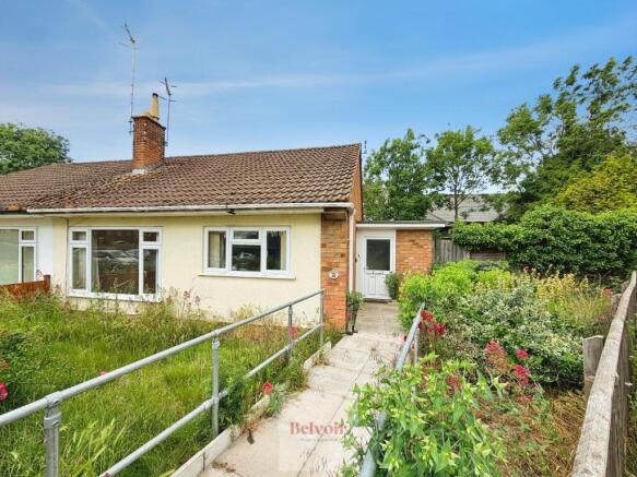 2 bed property, in Masters Close, £230,000