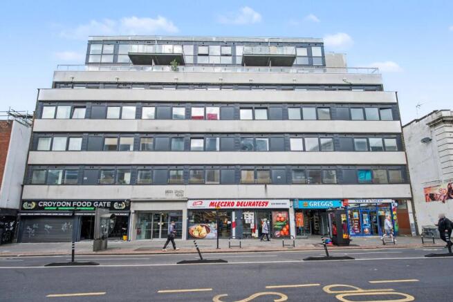 2 bed property, in High Street, £105,000