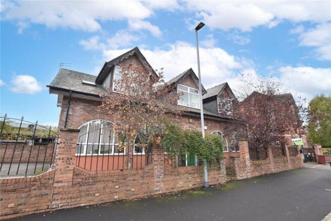 8 bed property, in Hart Road, £750,000