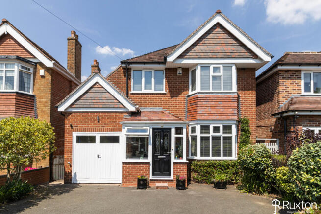 3 bed property, in Pinfold Road, £595,000
