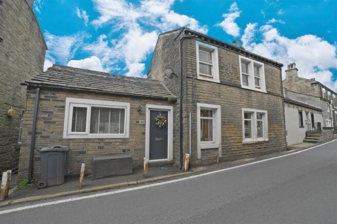 2 bed property, in Stainland Road, £210,000