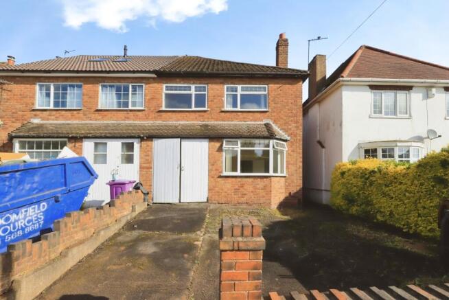 4 bed property, in Lodge Road, £250,000