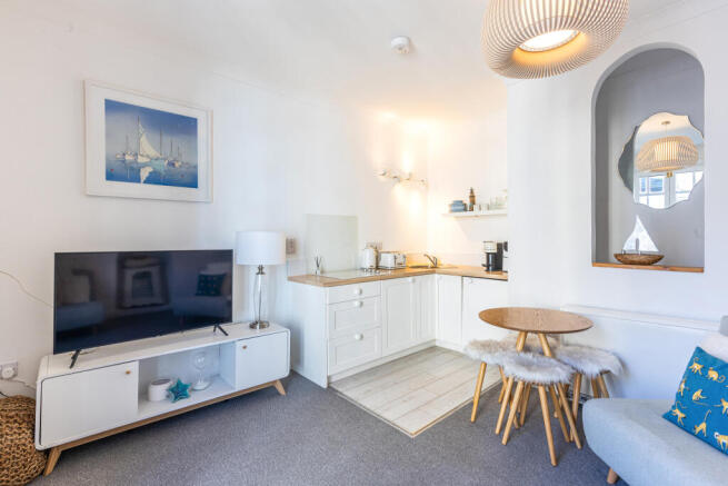1 bed property, in Clarence Street, £169,500