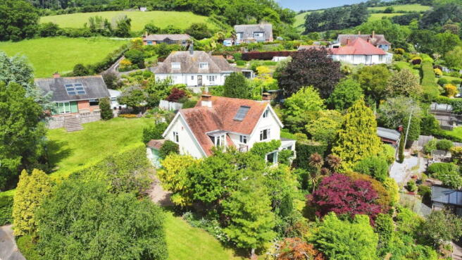 4 bed property, in Heather Bank, £625,000
