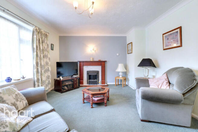 2 bed property, in The Limes, £230,000