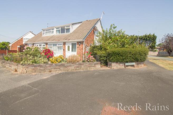 3 bed property, in James Avenue, £200,000