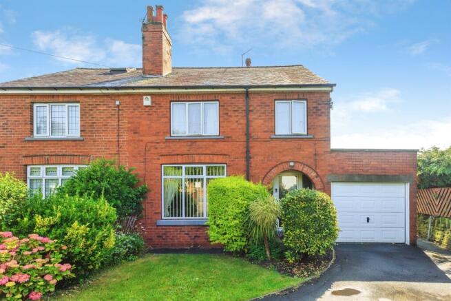 3 bed property, in Sowood Lane, £260,000