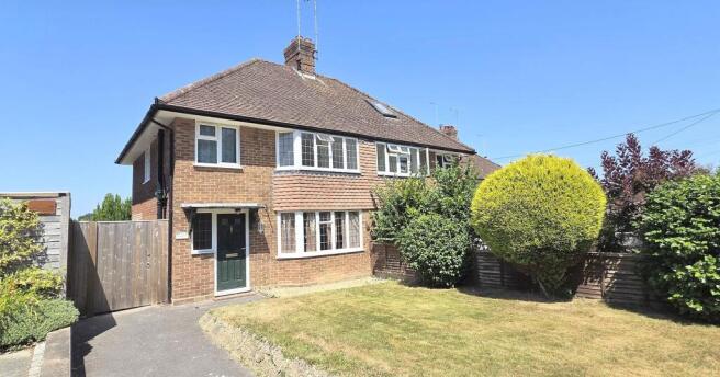 3 bed property, in Gravelye Lane, £585,000