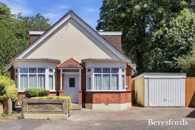 3 bed property, in The Close, £875,000