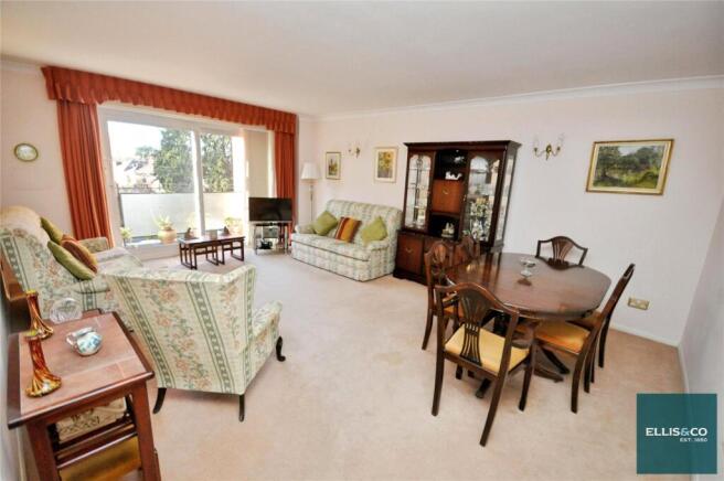 2 bed property, in Dollis Avenue, £550,000