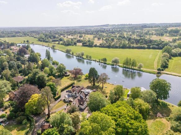 2 bed property, in Riversdale, £535,000