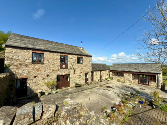 4 bed property, in Higher Tredenham, £599,950