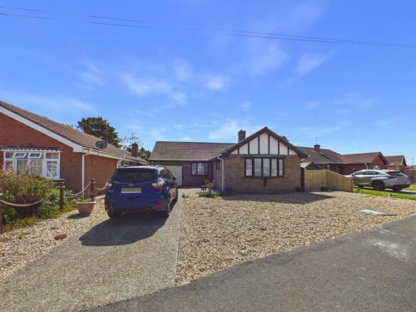 2 bed property, in Park View, £279,950