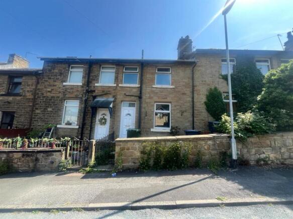 2 bed property, in Fleminghouse Lane, £120,000