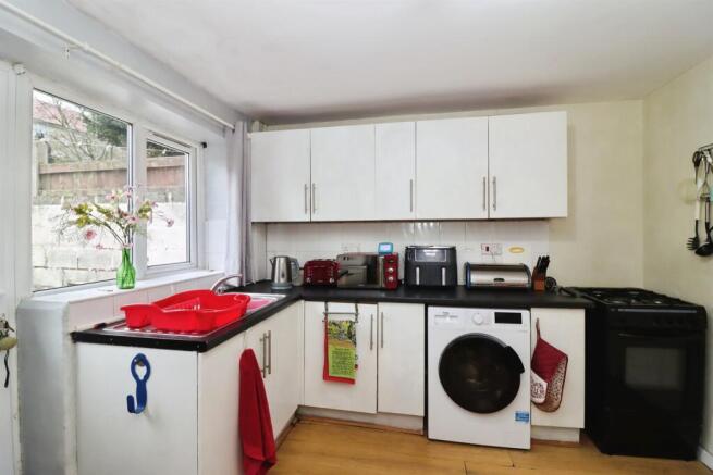 3 bed property, in Springfield Crescent, £95,000