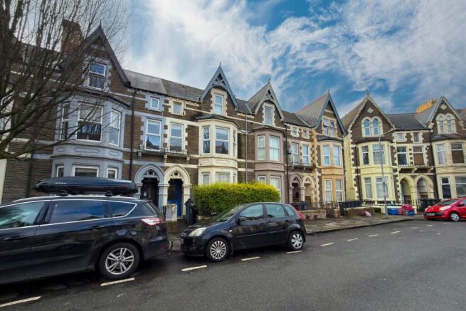 5 bed property, in Connaught Road, £535,000