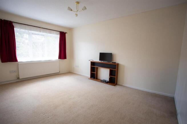1 bed property, in Sycamore Court, £95,000
