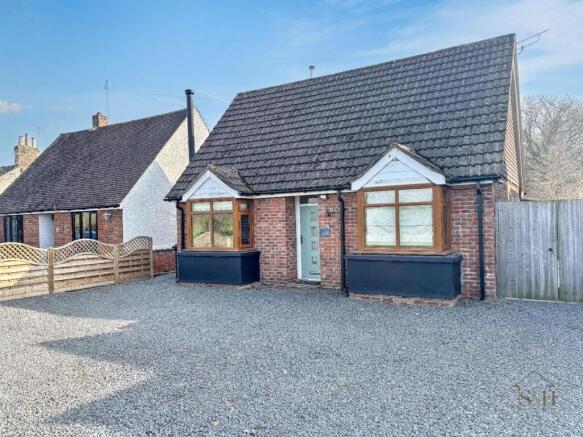4 bed property, in Sandyhurst Lane, £575,000
