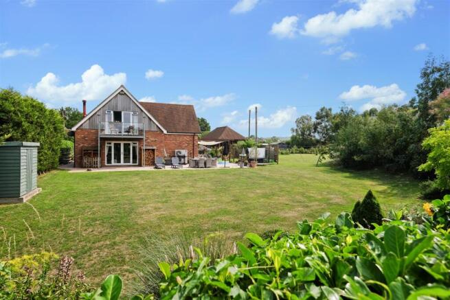 4 bed property, in Dargate Road, £672,000