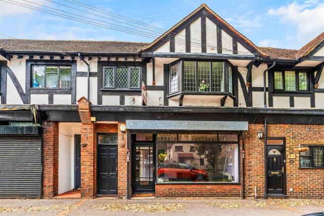 1 bed property, in Westmead Corner, £500,000