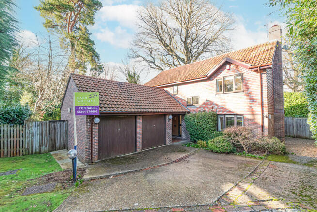 4 bed property, in Geffers Ride, £950,000