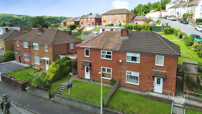 3 bed property, in Heol Celyn, £180,000