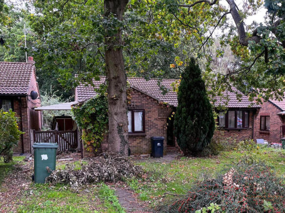 3 bed property, in Buxton Avenue, £270,000