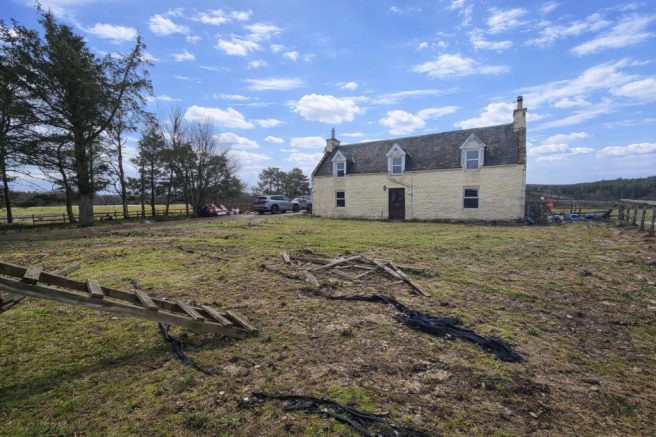 4 bed property, in Cromdale, £249,000
