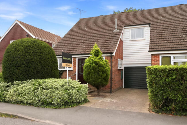 3 bed property, in Magnaville Road, £390,000