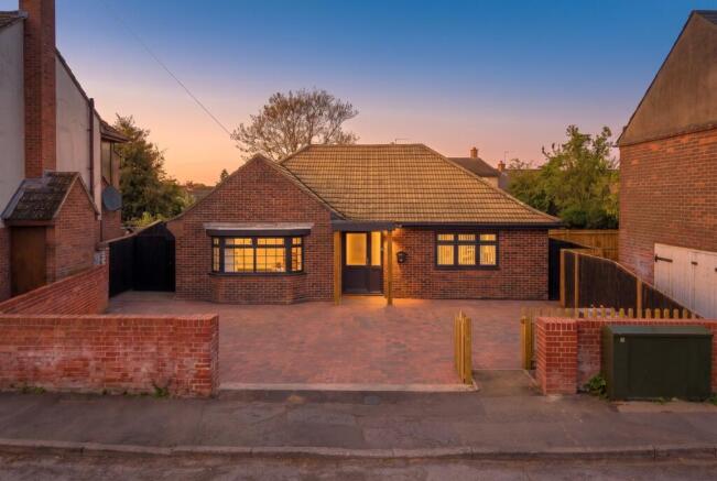 3 bed property, in High Street, £575,000