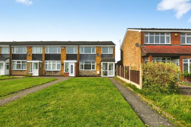 3 bed property, in Turnhouse Road, £240,000