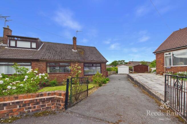 3 bed property, in Parren Avenue, £110,000