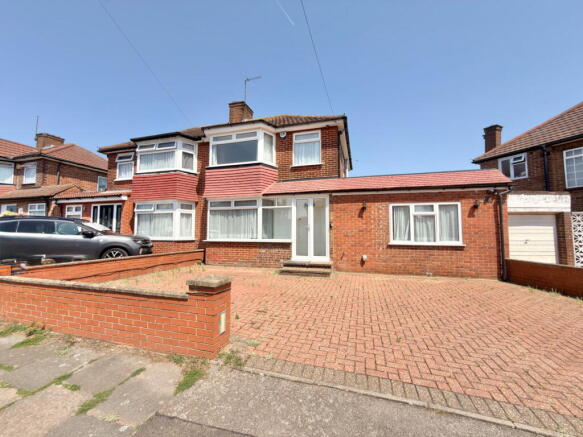 4 bed property, in Derwent Crescent, £675,000
