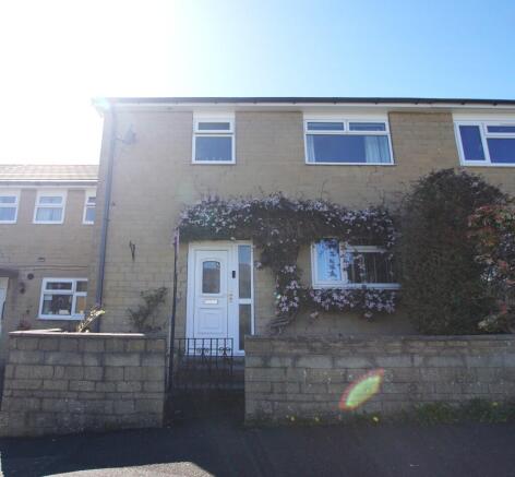 3 bed property, in **VIEWS** Quarry Close, £220,000