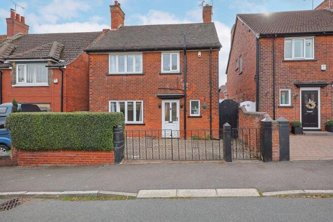 3 bed property, in Summerfield Road, £235,000