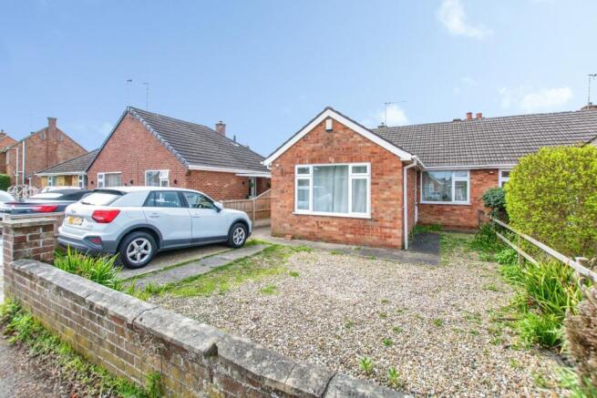 2 bed property, in Winston Gardens, £160,000