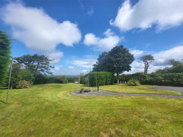 3 bed property, in Portfield Gate, £240,000