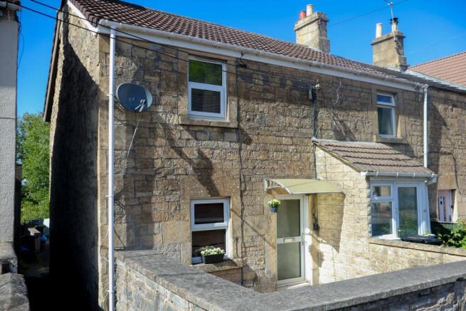 3 bed property, in Bath Road, £150,000