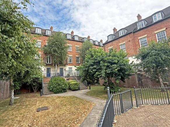 1 bed property, in Benbow Quay, £125,000