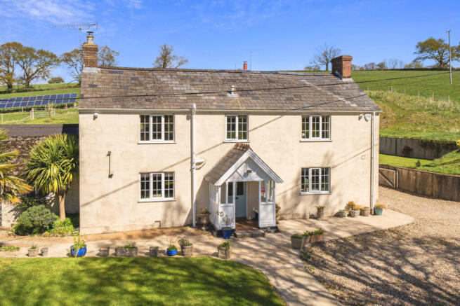3 bed property, in Wootton Fitzpaine, £975,000