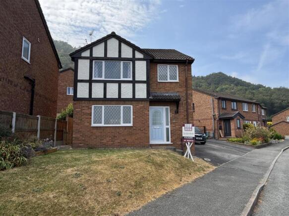 3 bed property, in Lon Y Mes, £294,000
