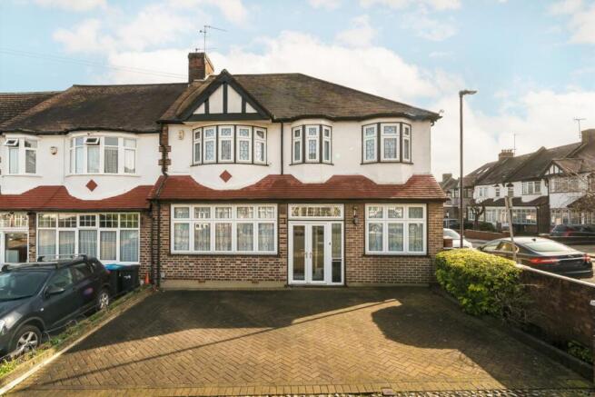 4 bed property, in Arnos Road, £950,000