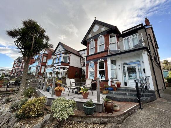 6 bed property, in Cayley Promenade, £895,000