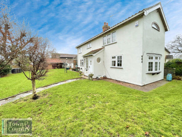 2 bed property, in Lower End, £425,000